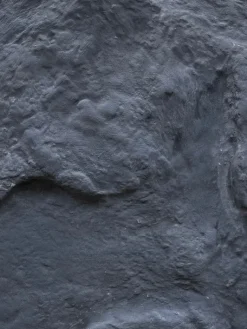 Efektiseinä Basebeton Rockwall tasoitetun seinän päälle, asennettuna, eri värejä
