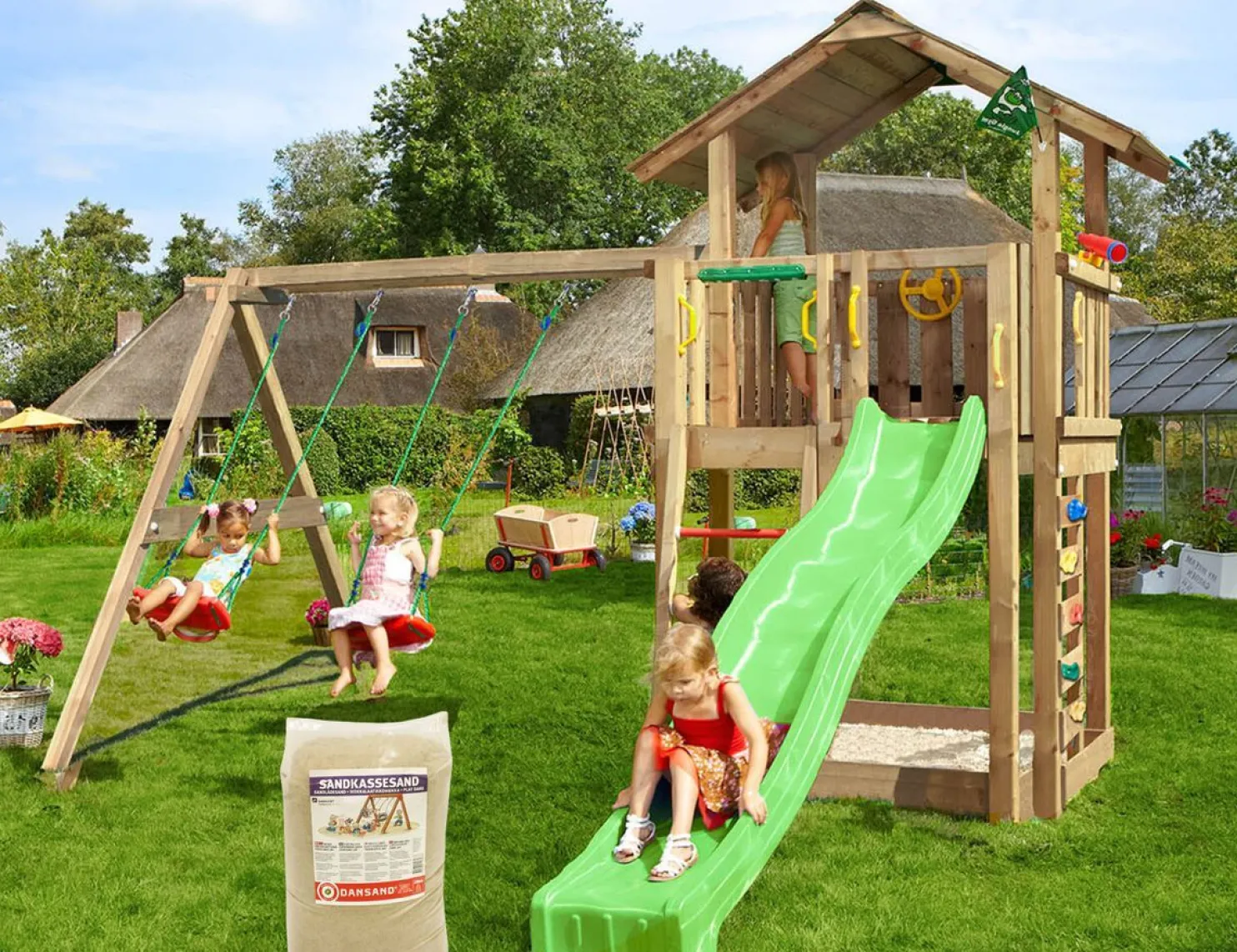 Leikkitorni Jungle Gym Chalet 2.1, 2-Swing Module 220, liukumäki ja 120 kg hiekkaa