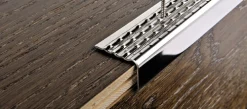 Porraskulmalista Progress Profiles Prowalk ACC 2,7m 30mm 30mm ruuvikiinnitettävä kiiltävä rst