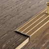 Porraskulmalista Progress Profiles Prowalk 2,7m 25mm 20mm ruuvikiinnitettävä pronssi