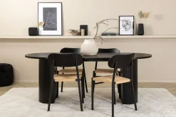 Ruokailuryhmä Venture Home, 200x90cm musta Bianca Oval -pöytä + 4 mustaa Polly-tuolia