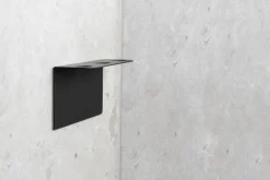 Saippuapumpun pidike Beslag Design Trippel Base, eri värejä